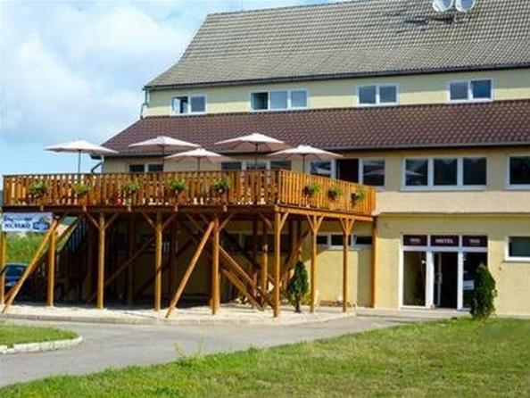 Sport Hotel Ostrov Trenčín Eksteriør billede