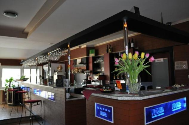 Sport Hotel Ostrov Trenčín Eksteriør billede