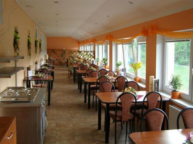 Sport Hotel Ostrov Trenčín Eksteriør billede